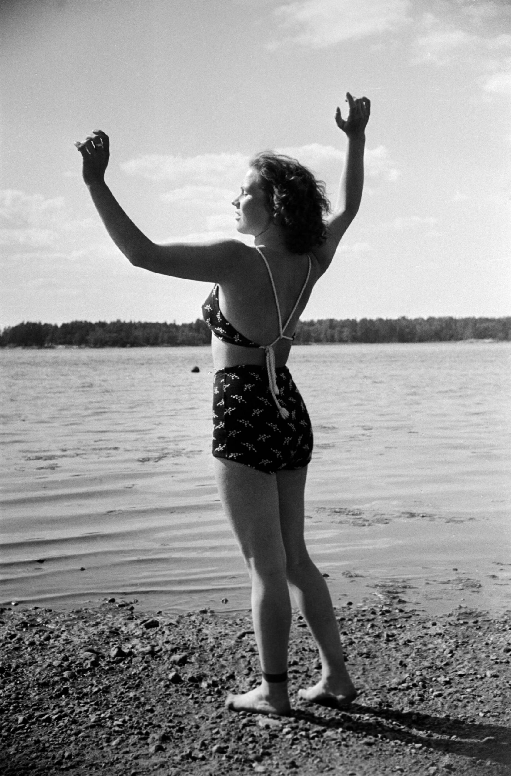 Nainen Rannalla Vahvike Nainen Rannalla Vahvike