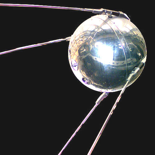 Hopean värinen satelliitti