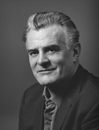 Tauno Palo mustavalkoinen rintakuva