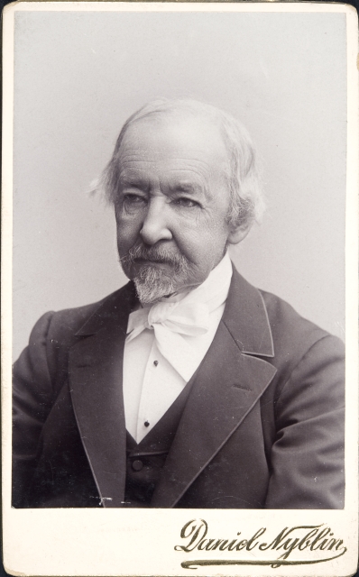 Sakari Topelius rintakuva
